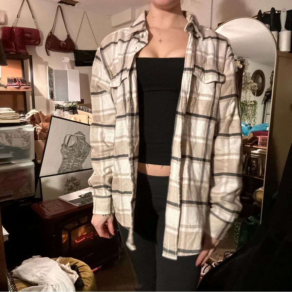American Eagle Beige and Black Plaid Button-Up Flannel Shirt - Picture 2 of 7